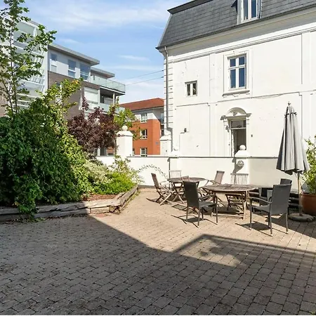 Διαμέρισμα Central, Charmerende