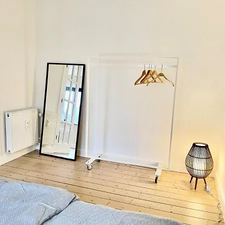 Central, Charmerende * Χέρνινγκ