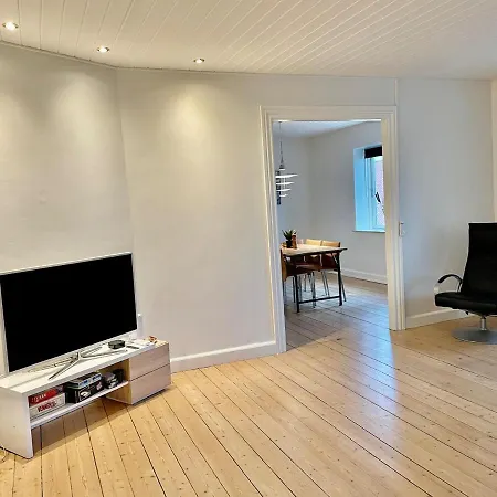 Διαμέρισμα Central, Charmerende